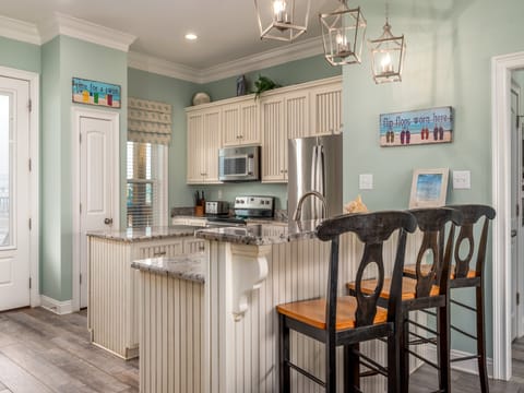 005 Goin' Coastal Fully Equiped Kitchen