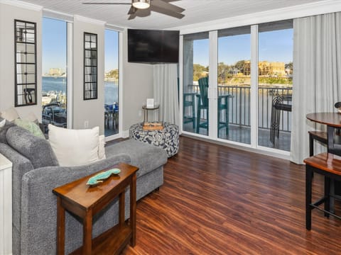 photos-living area-dolphin point 305b-1