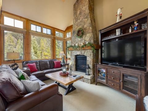 6554 Settlers Creek - a SkyRun Keystone Property -