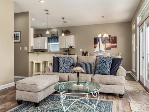 005 Lazy Daze Beach House Open Floor Plan Living Space