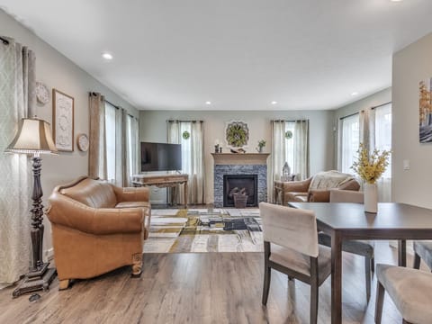 Cozy Living Room, Extra Dining