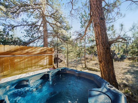O'Deer Cabin - Pet Friendly - Estes Park -- EV#3241 - a SkyRun RMNP Property - O'Deer Cabin - O'Deer Cabin Estes Park, Private Hot tub on the property.