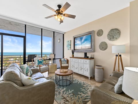 Spectacular ocean views from your living area!