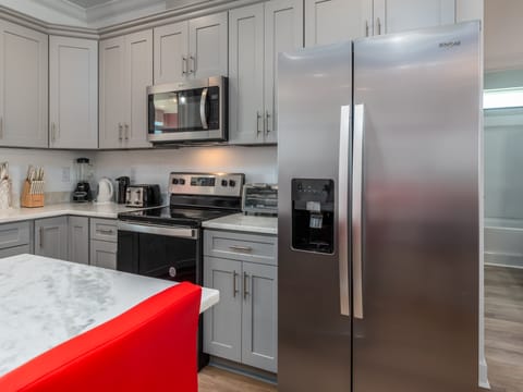 005 Wine n' Sea Fully Equipped Kitchen