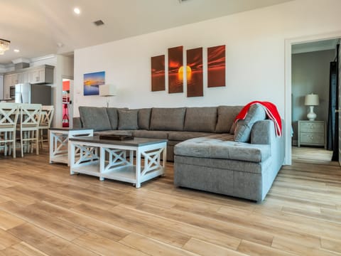 003 Wine n' Sea Pet Friendly Living Room