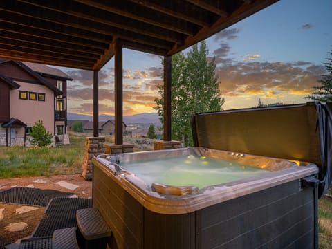 Private Hot Tub with Mountain Views!