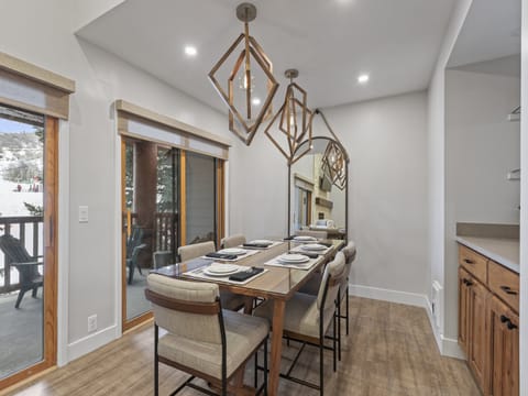 The dining area offers seating for 6 guests and has statement lighting.