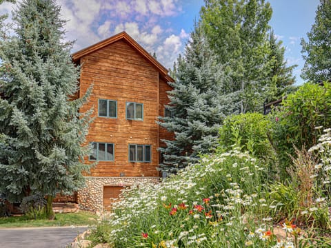 Timber Wolf Lodge 10 D has underground garage parking for one car and beautiful flowers surrounding it.