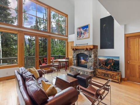 Beautiful Four Bedroom Family Home just a 7 minute walk to Lower Double Cabins Ski Run. This Mountain Chalet offers stunning views and open living, located in a quiet Mountain Neighborhood.