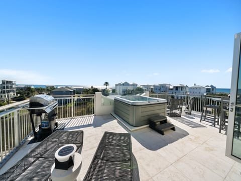 Ocean Breeze | Gulf Views | Sun Deck | Hot Tub | Grill