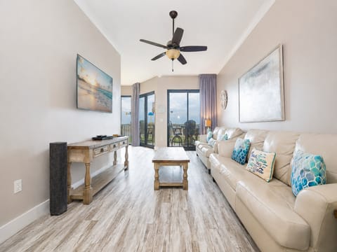 Phoenix X 102, Orange Beach, Alabama, beach front, 1 bedroom 1.5 bath condominium on the ground floor