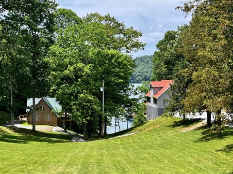 Deerfield Hideaway Cove (both houses rented together) is perfect for Groups of up to 40 Guests! Book both homes and enjoy a 20% discount on your stay! The neighboring home is Deerfield Hideaway at Old Smokey. Inquire for more details.
