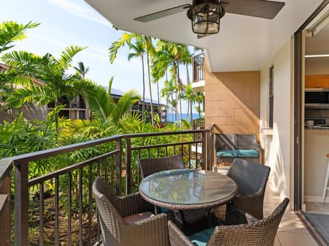 Ample seating on lanai