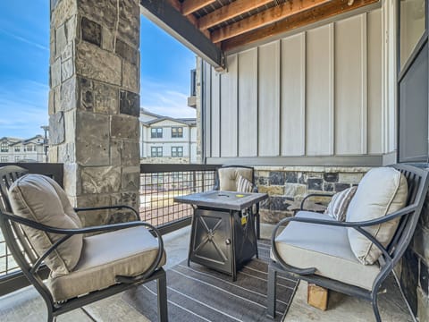 Outdoor sitting space! Perfect for the gorgeous Park City weather!