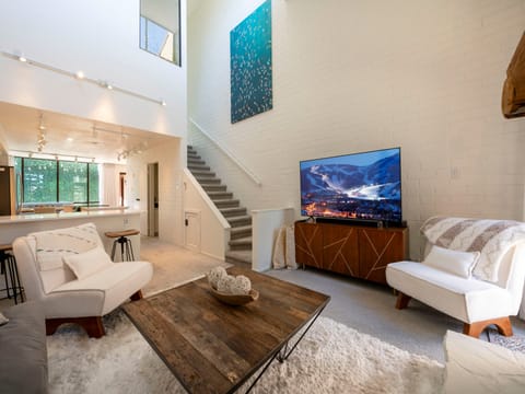 1790 Park Avenue-Spacious & well appointed living room