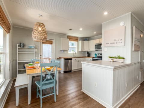 Sunny Side Up II Dining and Kitchen Area