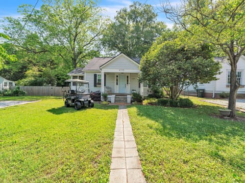 Bungalow with parking and a 4 passenger golf cart