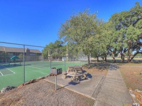 Tennis courts and pickle ball