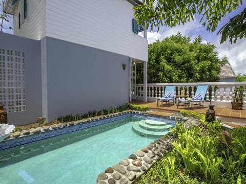 Private mini-pool