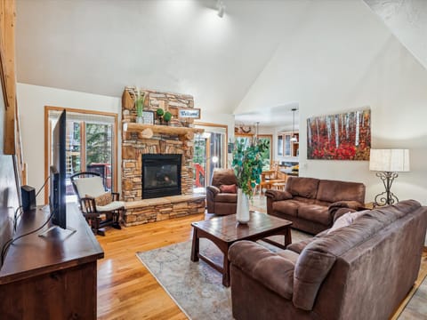 Living Room - Legend Lake Lookout - Silverthorne Vacation Rental