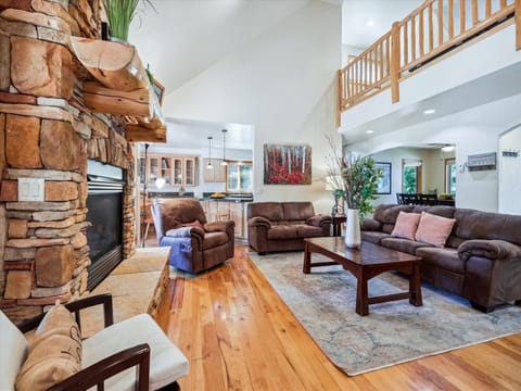 Living Room - Legend Lake Lookout - Silverthorne Vacation Rental