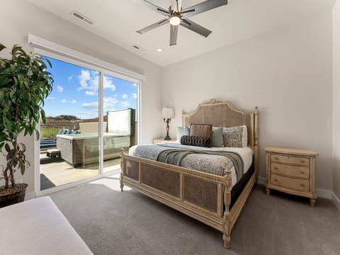 House 1: King Bedroom