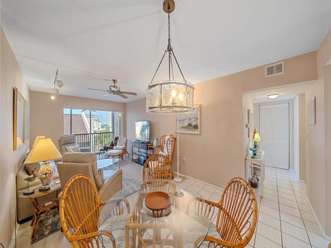 Open concept space perfect for family gatherings.