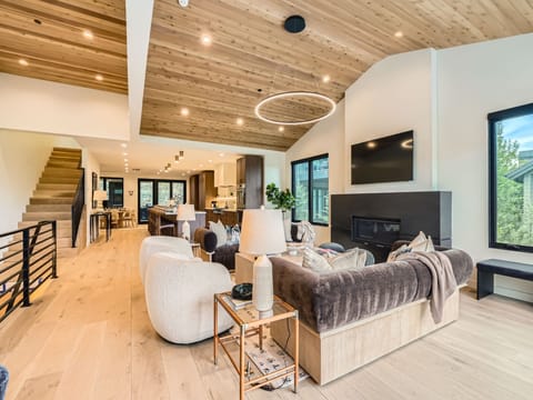 2nd Floor Living Room