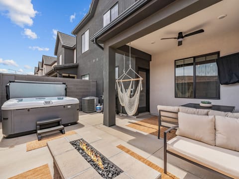 Private Hot Tub + Fire Table
