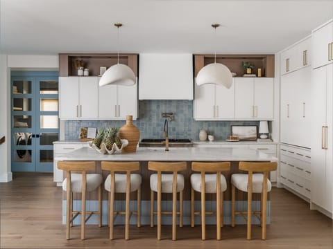 Oversized custom kitchen island seats 5