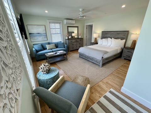 Bedroom w/ Sofa Bed