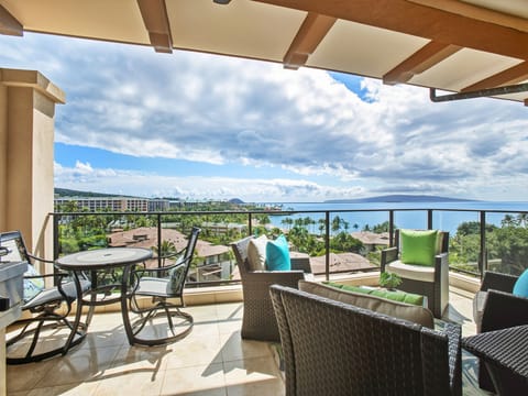 Private lanai with sweeping ocean views in the heart of Wailea