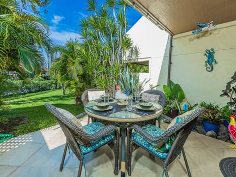 Dine alfresco on your covered lanai surrounded by lush tropical gardens.