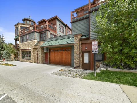 Condos Off Main Exterior