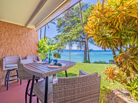 private lanai steps to the ocean