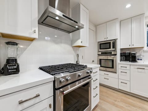 Fully Furnished Kitchen