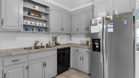 Sunshine Chateau  Kitchen