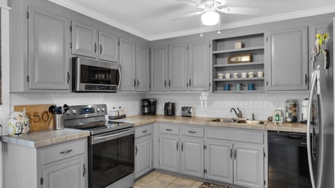 Sunshine Chateau  Kitchen