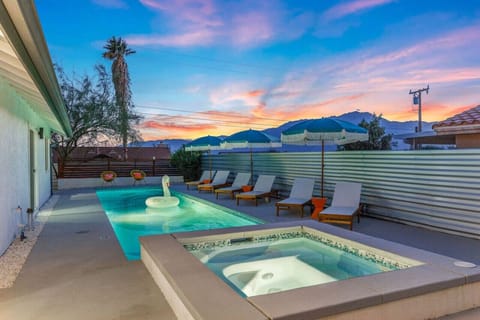 Rather Be Designer Casa: Pool+Spa Mural, Game Room, Desert Hot Springs by Rather Be Properties