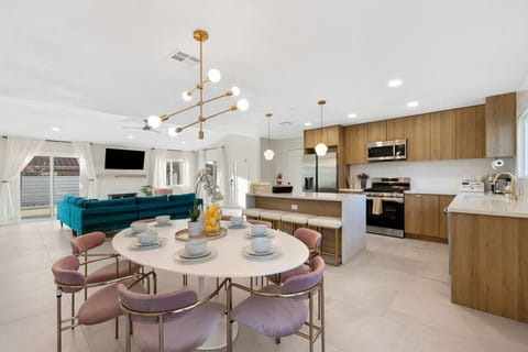 Rather Be Designer Casa: Pool+Spa Mural, Game Room, Desert Hot Springs by Rather Be Properties