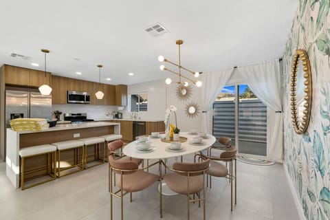 Rather Be Designer Casa: Pool+Spa Mural, Game Room, Desert Hot Springs by Rather Be Properties