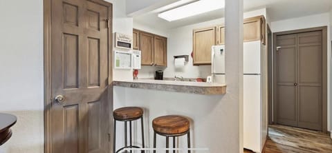 First Floor, Full Kitchen
Have a drink at the counter enjoying some family time!