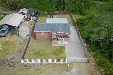 Escape to this charming coastal retreat, where tranquility meets adventure. Nestled in a serene setting, this cozy home offers the perfect blend of comfort and relaxation.