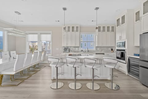 Dining and kitchen area with 16 seats for everyone at dining time