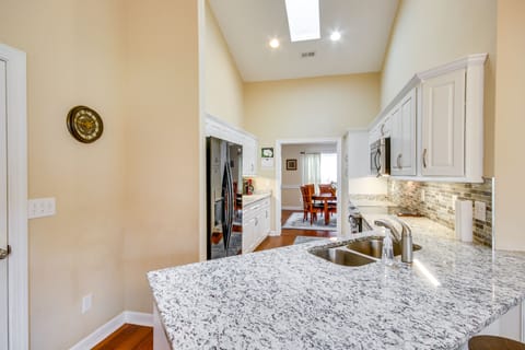 Kitchen | Cooking Basics | Coffee Maker | Paper Towels/Trash Bags Provided