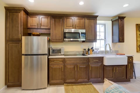 Kitchenette | Cooking Basics | Dishware & Flatware | Trash Bags | Paper Towels