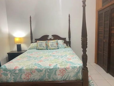 Queen bedroom 