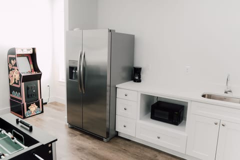 3rd flooor kitchenette 