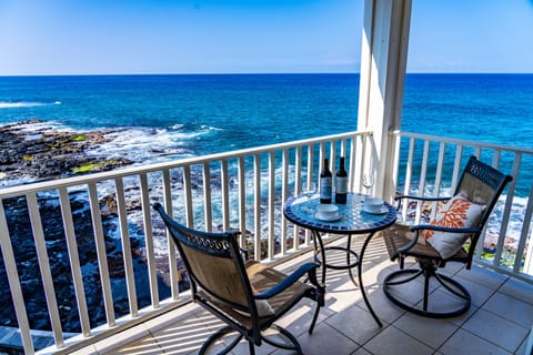 Dining al fresco with amazing, unobstructed ocean views. 