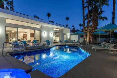 Dive into paradise at our stunning outdoor pool, perfectly positioned to offer breathtaking views of the majestic mountains. Whether you choose to take a refreshing dip or lounge poolside on a warm day, this serene oasis invites you to unwind.